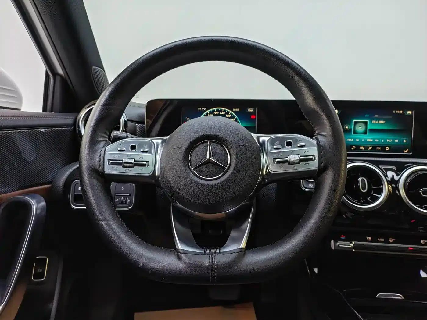 2019 Mercedes-Benz A-Class A 180 L Sport Sedan — миниатюра 19