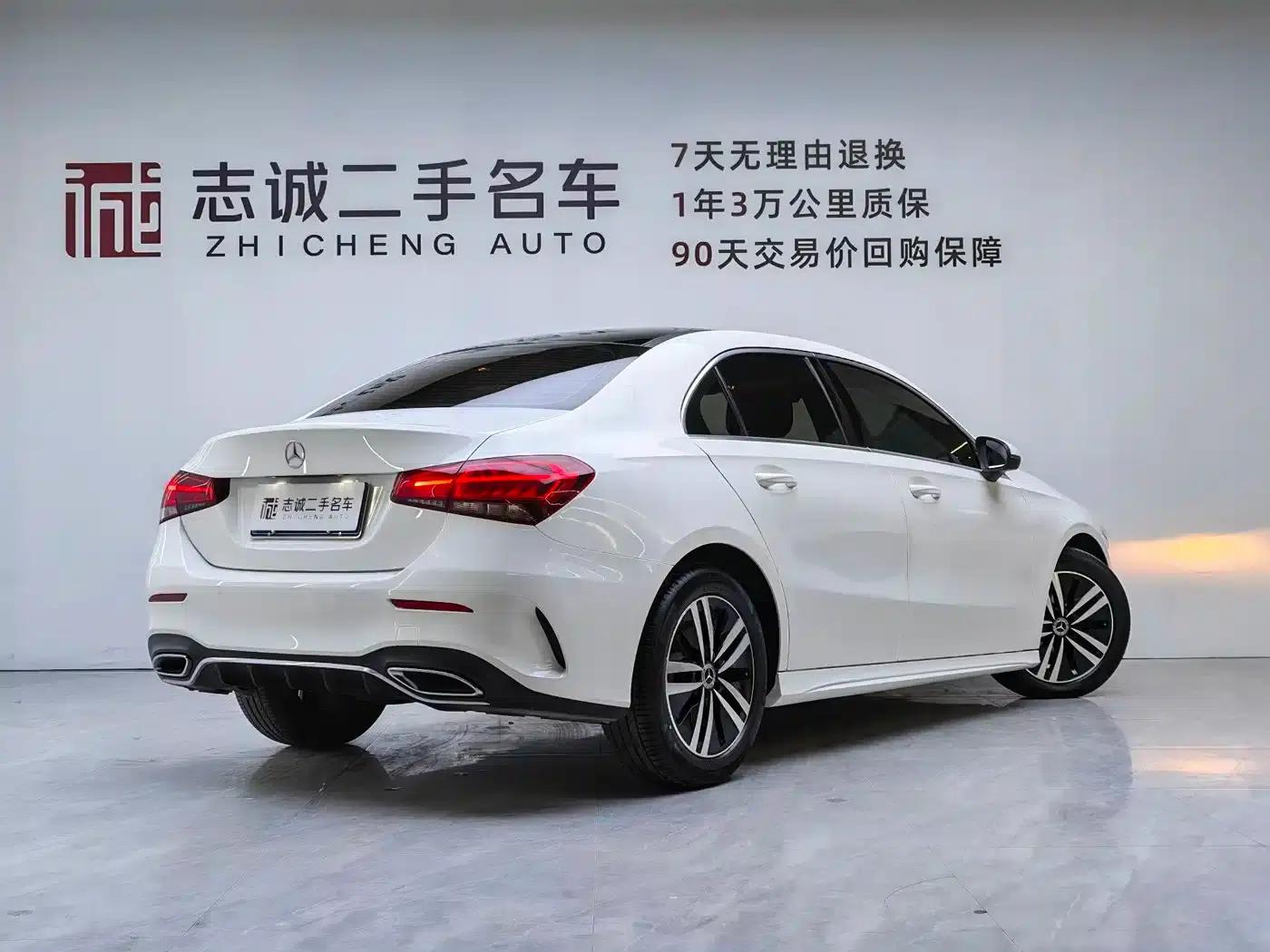 2019 Mercedes-Benz A-Class A 180 L Sport Sedan — миниатюра 4