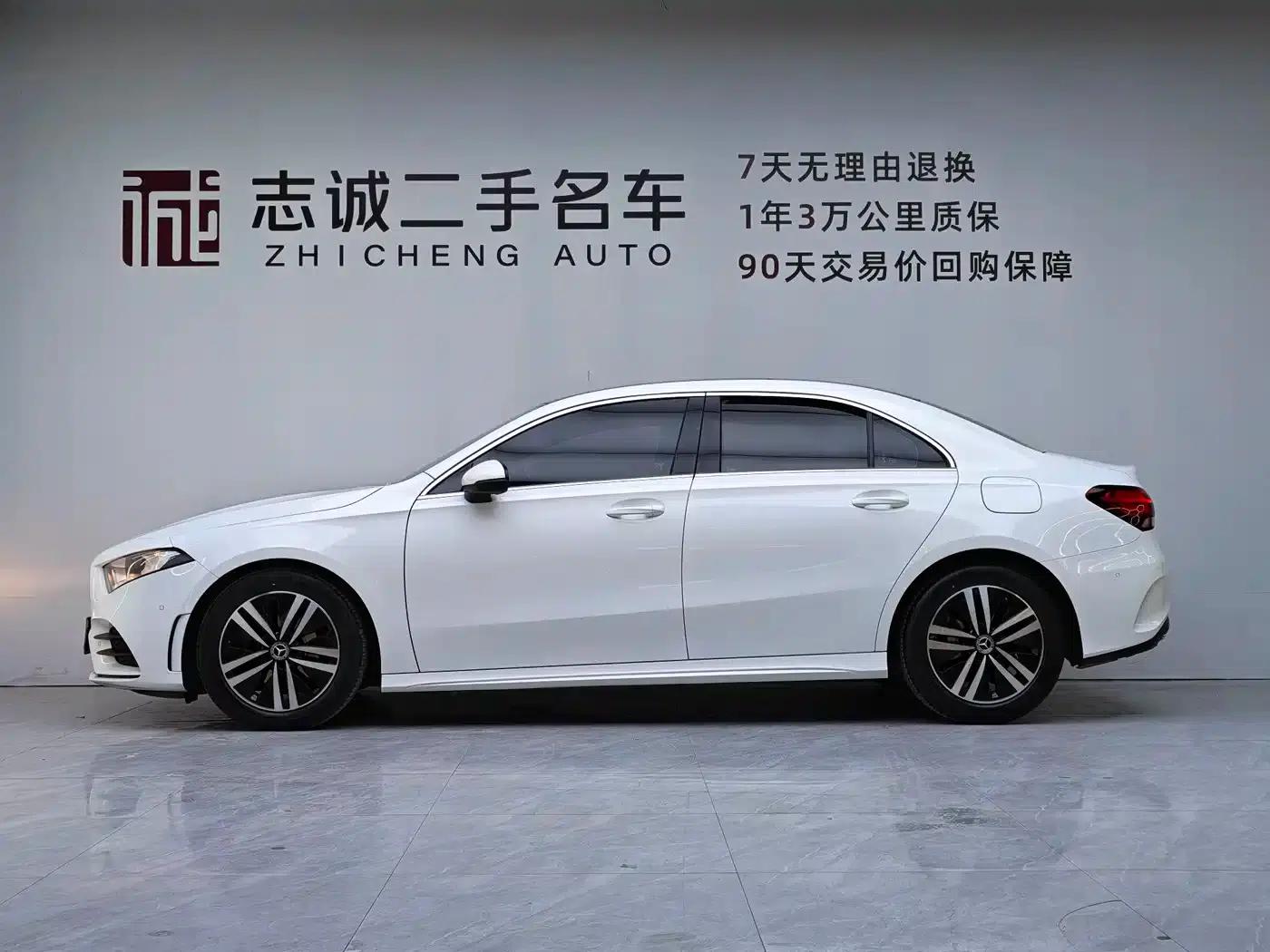 2019 Mercedes-Benz A-Class A 180 L Sport Sedan — миниатюра 5