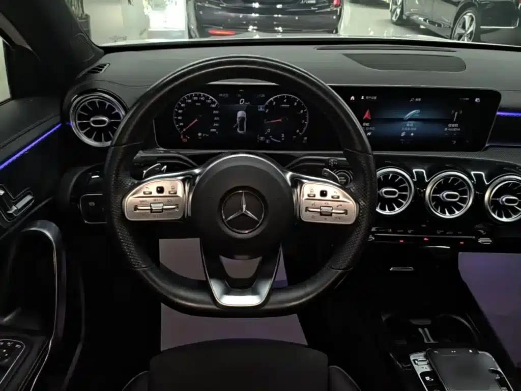 Mercedes-Benz A-Class 2020 A 200 L Sport Sedan — миниатюра 11