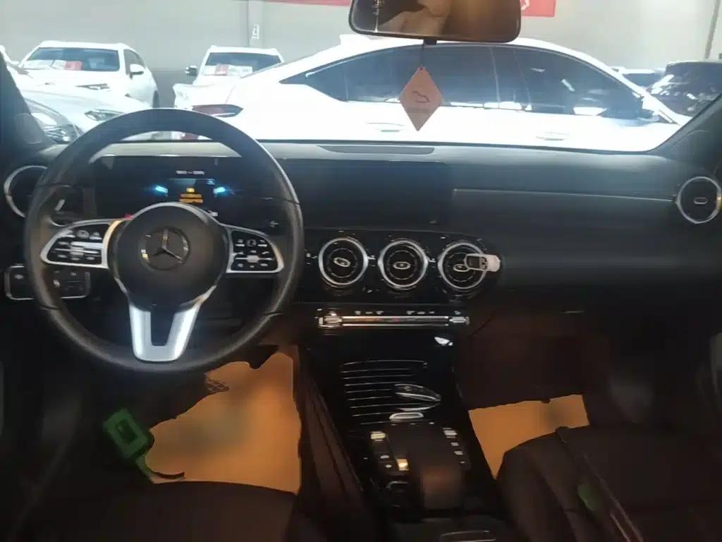 Mercedes-Benz A-Class 2022 Facelift A 180 L Sport Sedan — миниатюра 10