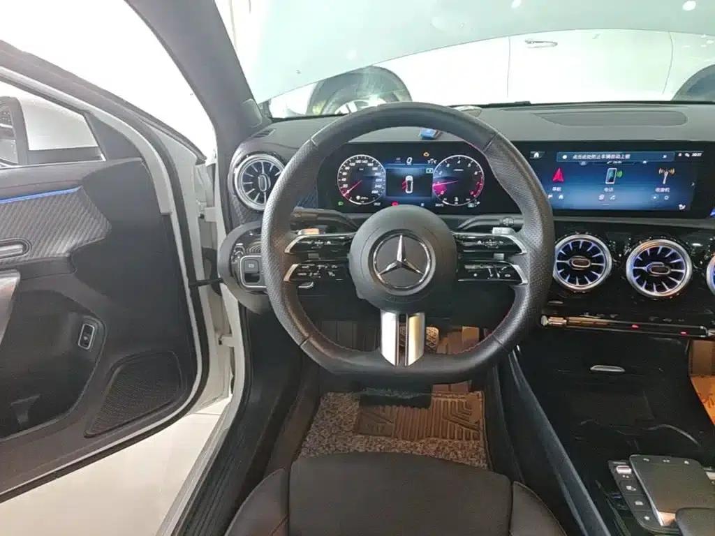2023 Mercedes-Benz A-Class A 200 L Fashion Edition — миниатюра 11