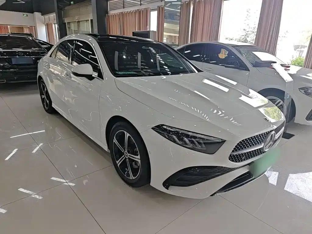 2023 Mercedes-Benz A-Class A 200 L Fashion Edition — миниатюра 4