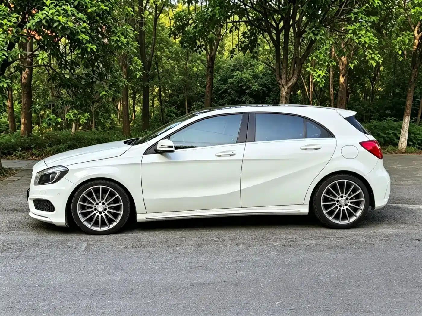 Imported Mercedes-Benz A-Class 2015 A 200 Sport — миниатюра 3