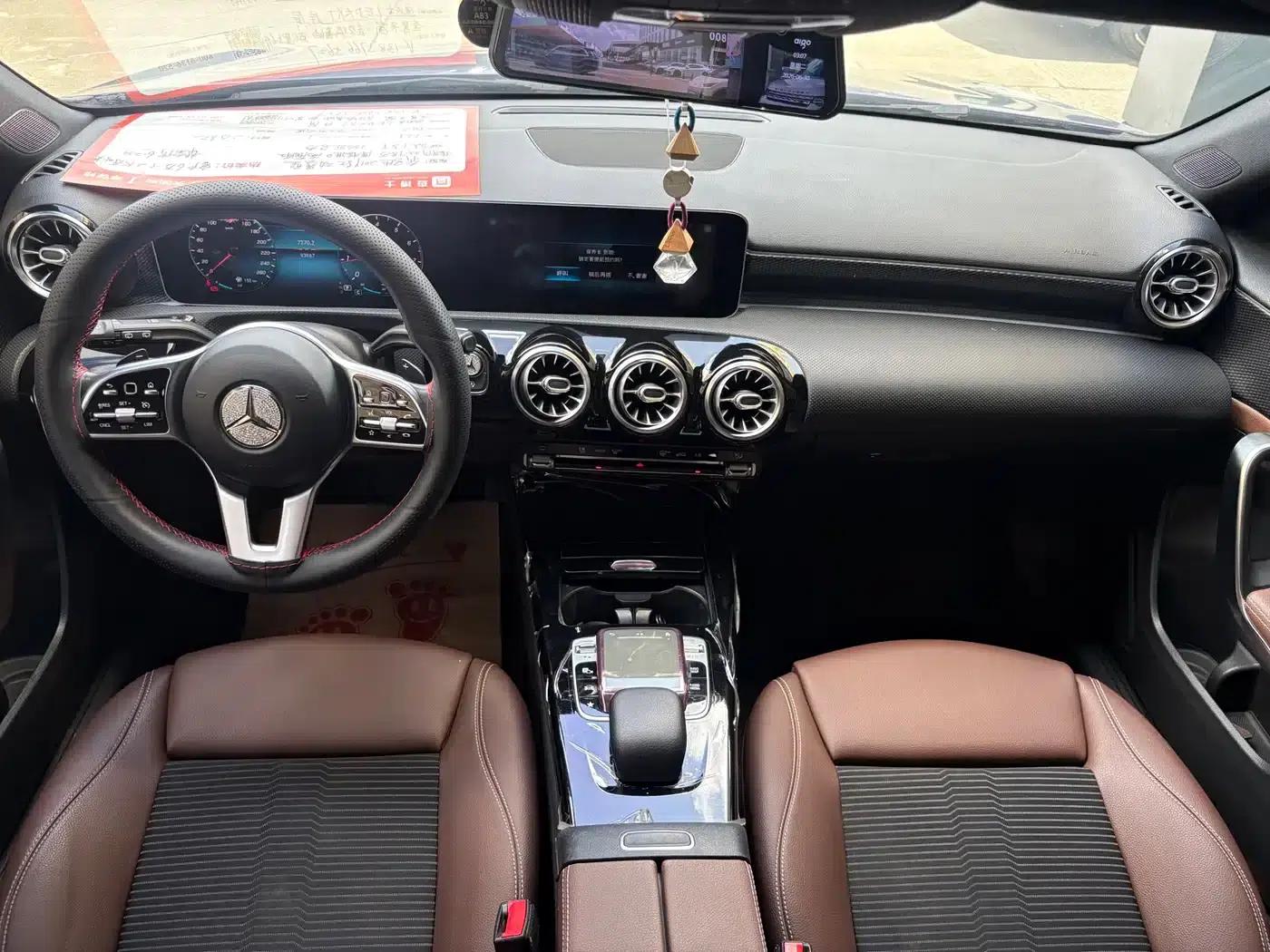 2019 Mercedes-Benz A-Class Imported Model A 200 Dynamic — миниатюра 12