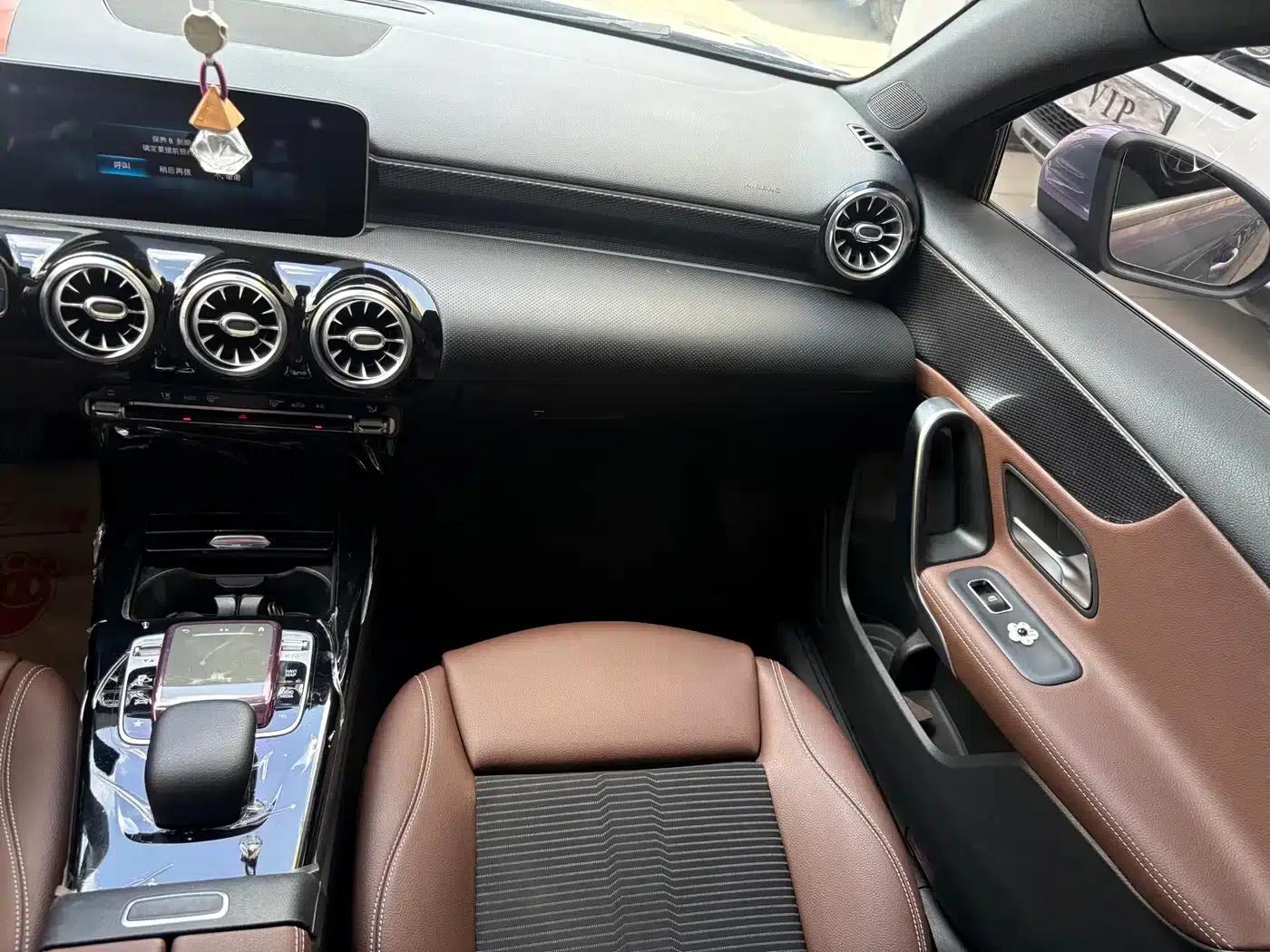 2019 Mercedes-Benz A-Class Imported Model A 200 Dynamic — миниатюра 14