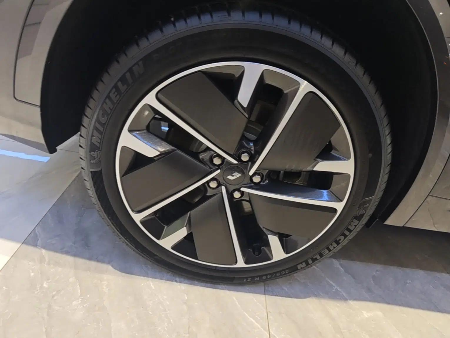 Li Auto L8 2025 Max Smart Refresh Edition — миниатюра 11