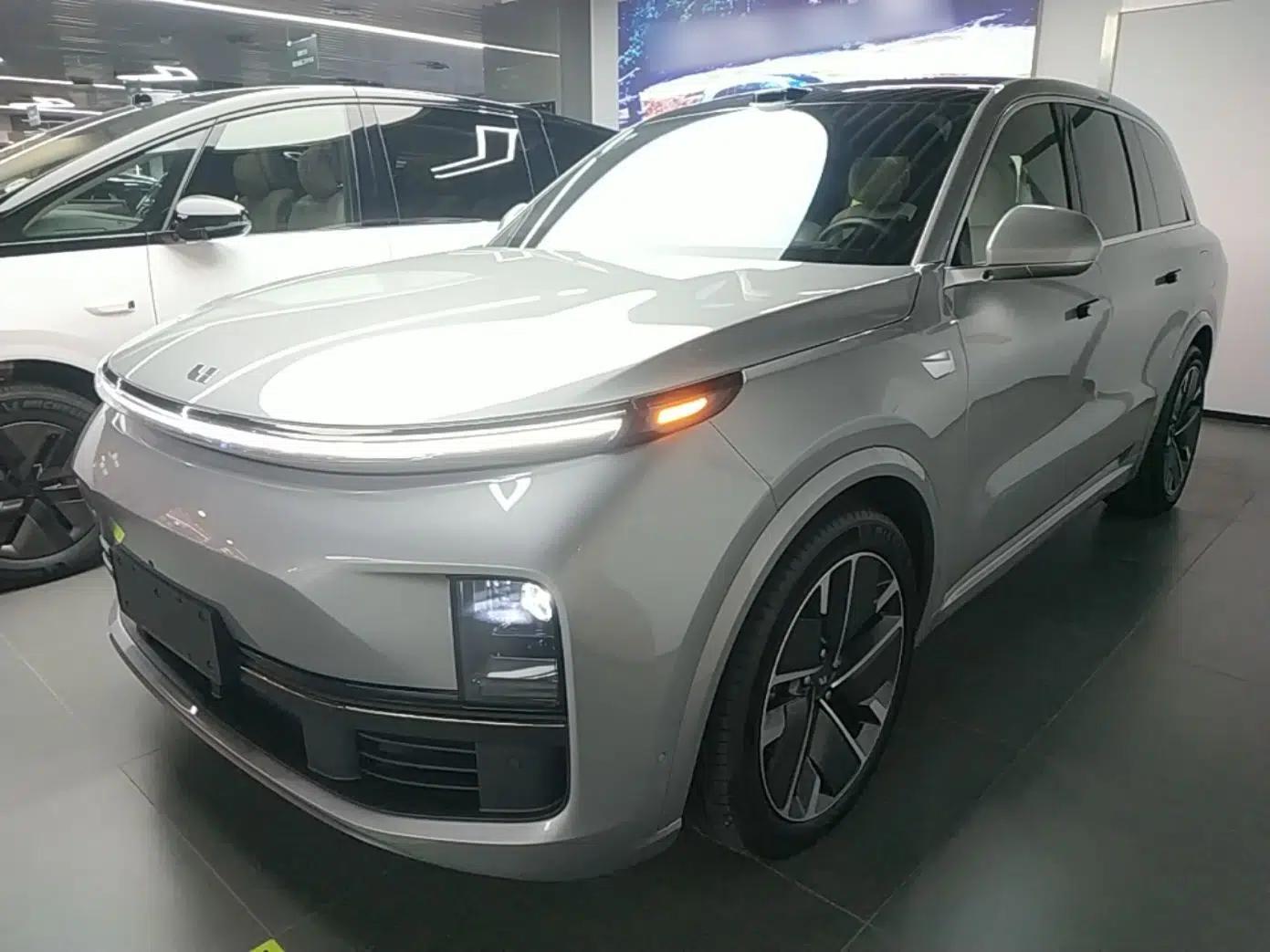 Li Auto L8 2025 Ultra Smart Refreshed Edition — миниатюра 1