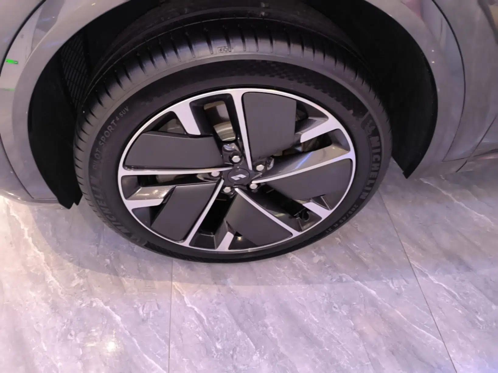 Li Auto L8 2025 Max Smart Refresh Edition — миниатюра 10