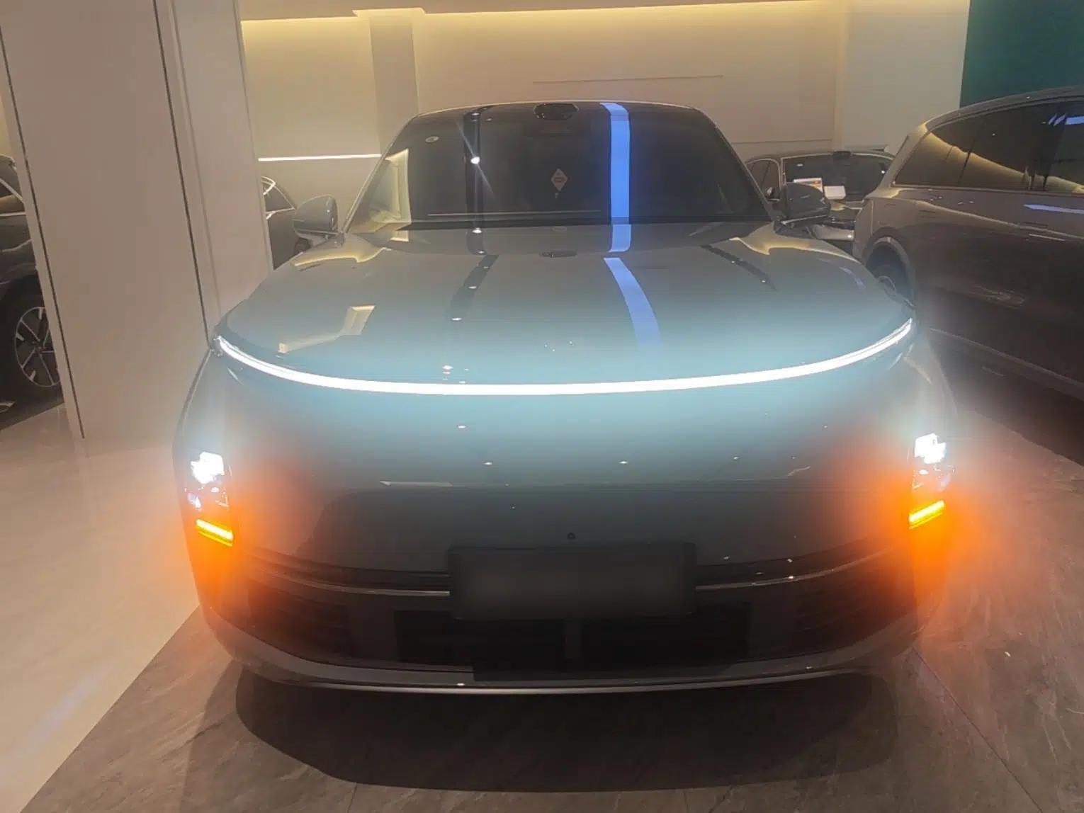 Li Auto L8 2025 Max Smart Refresh Edition — миниатюра 2