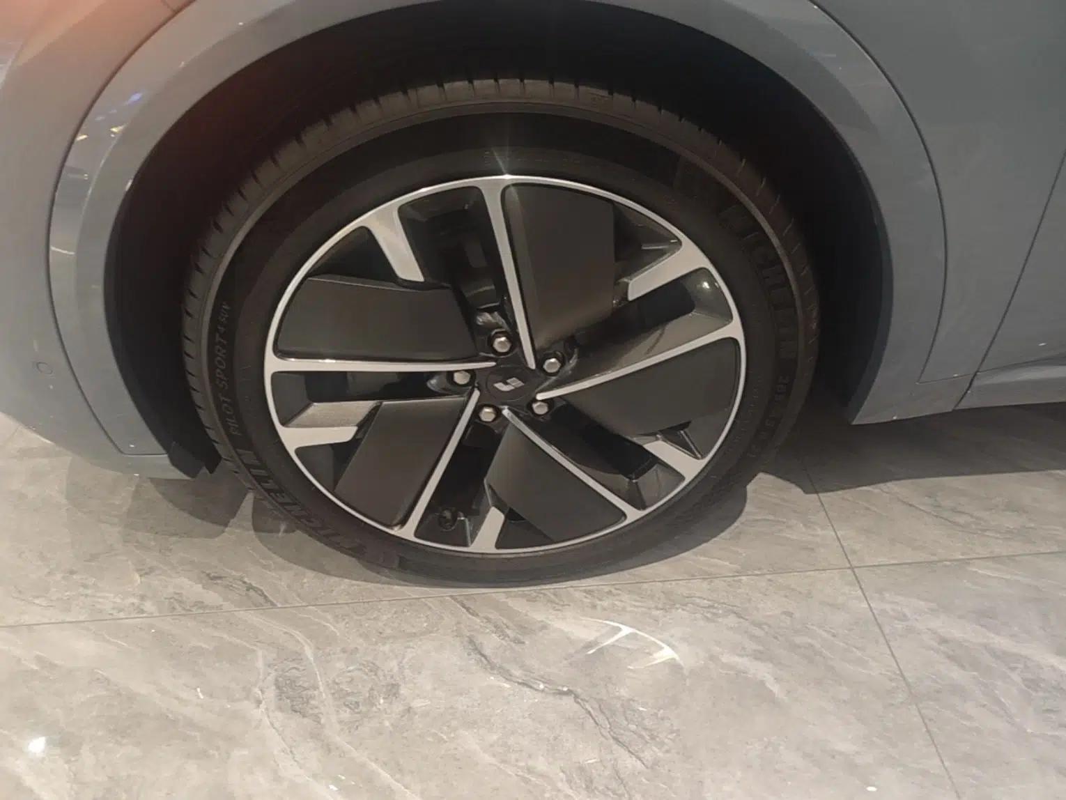 Li Auto L8 2025 Max Smart Refresh Edition — миниатюра 15