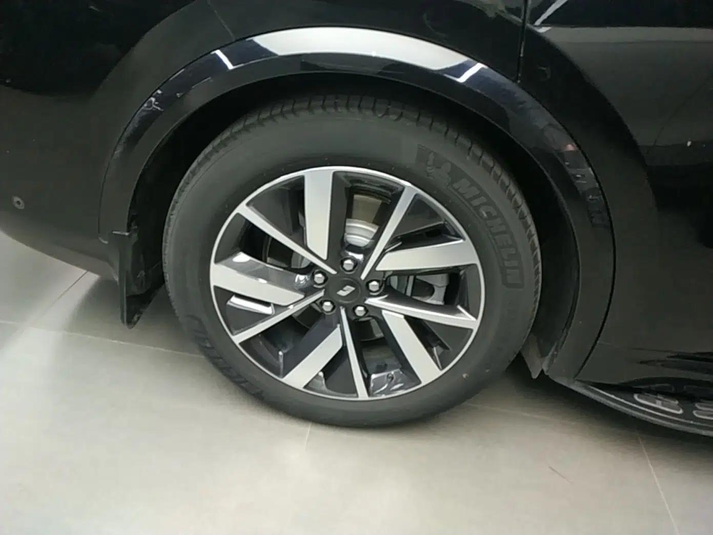 Li Auto L8 2023 Pro Model — миниатюра 11