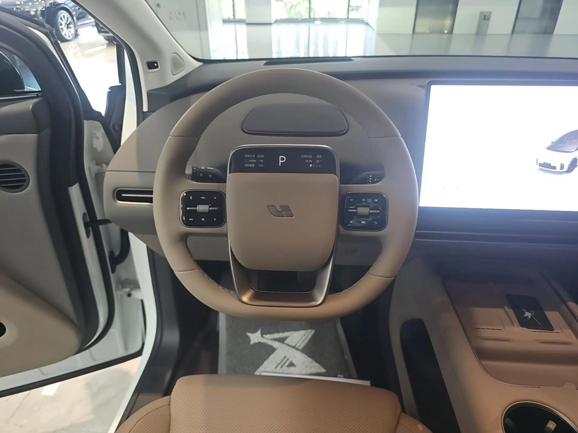 Li Auto i8 2025 Model Standard Version — миниатюра 13