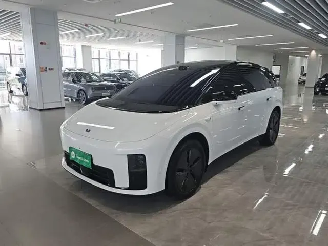 Li Auto i8 2025 Model Standard Version