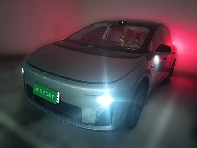 Li Auto i8 2025 Model Standard Version