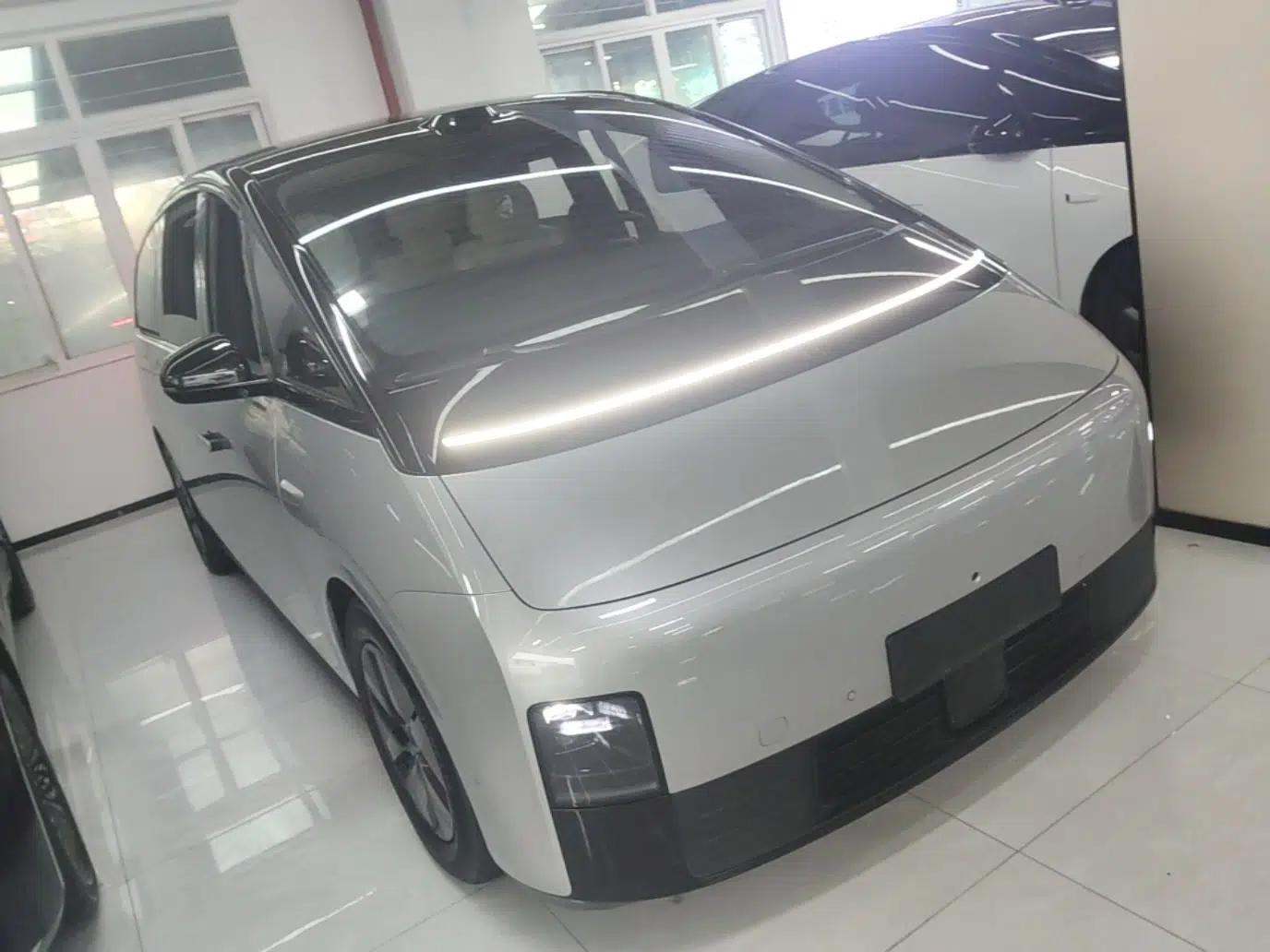 Li Auto MEGA 2025 Home Family Special Edition — миниатюра 12
