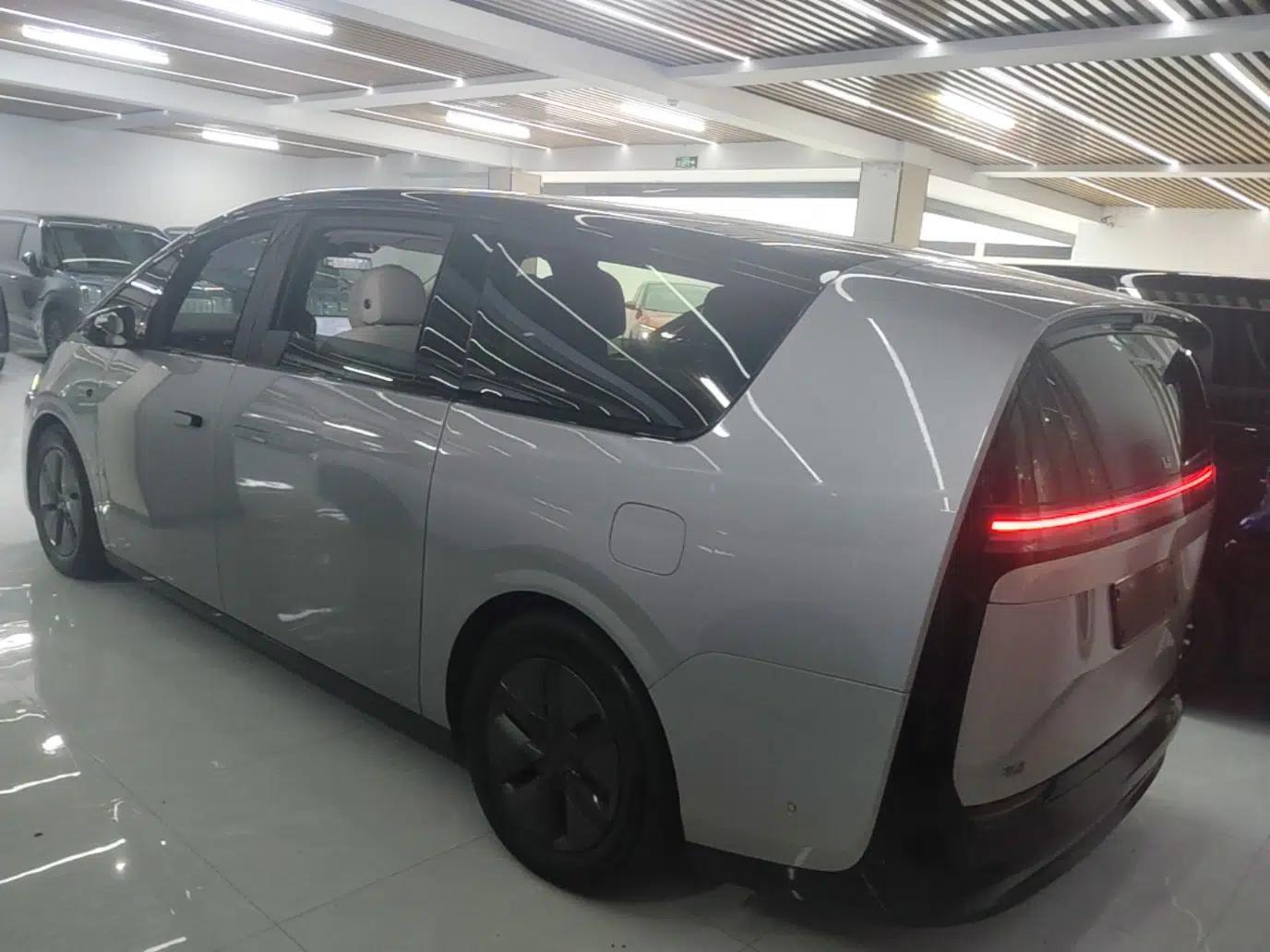 Li Auto MEGA 2025 Home Family Special Edition — миниатюра 4