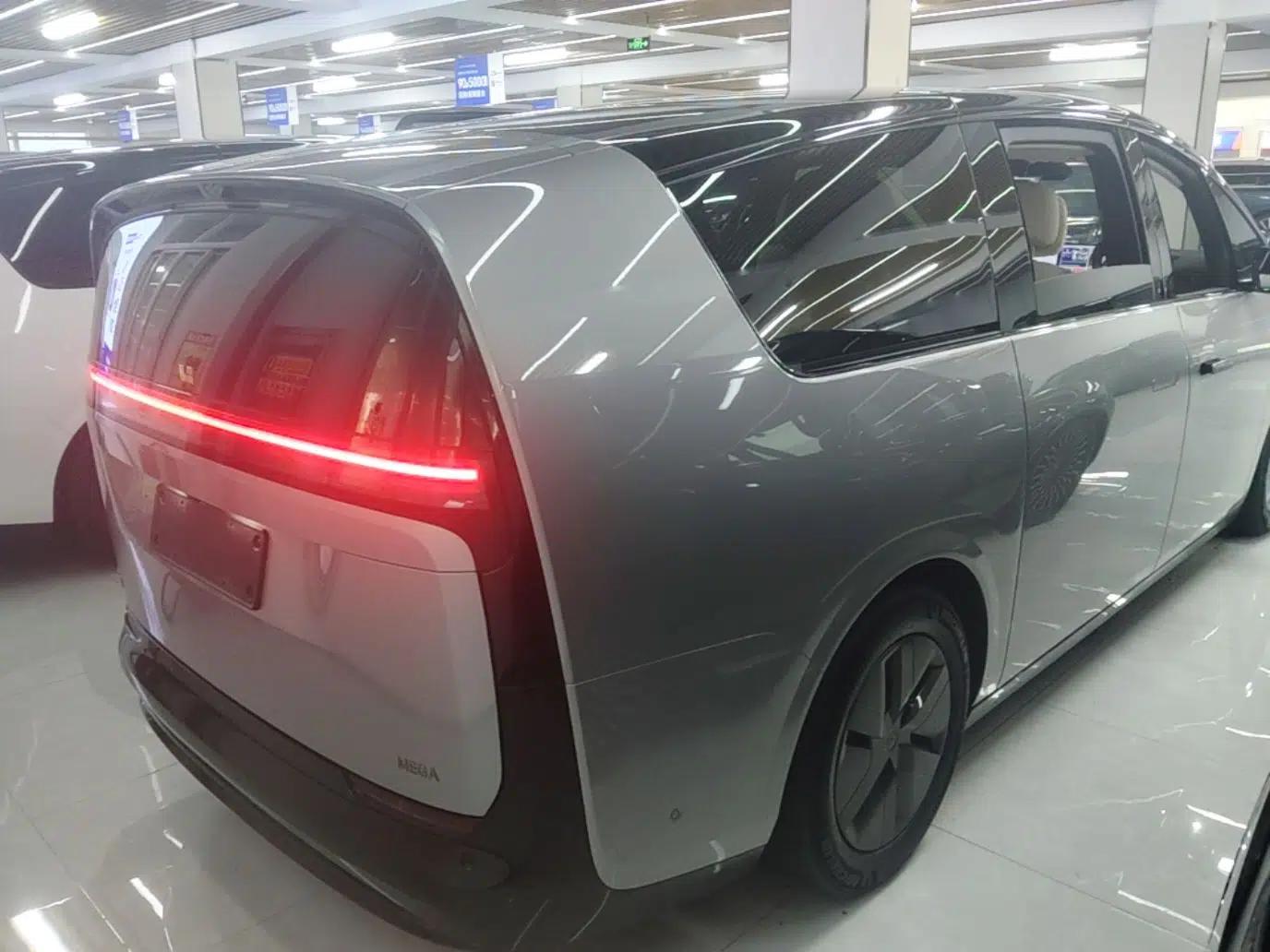 Li Auto MEGA 2025 Home Family Special Edition — миниатюра 6