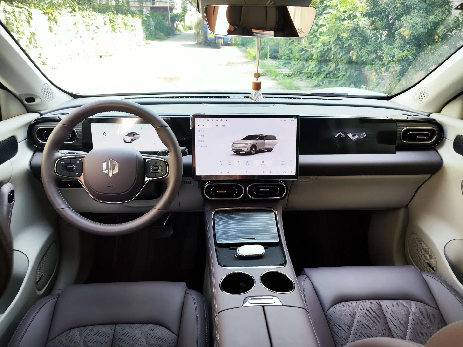 Leapmotor C11 2024 All-Electric 580 Luxury Edition — миниатюра 12
