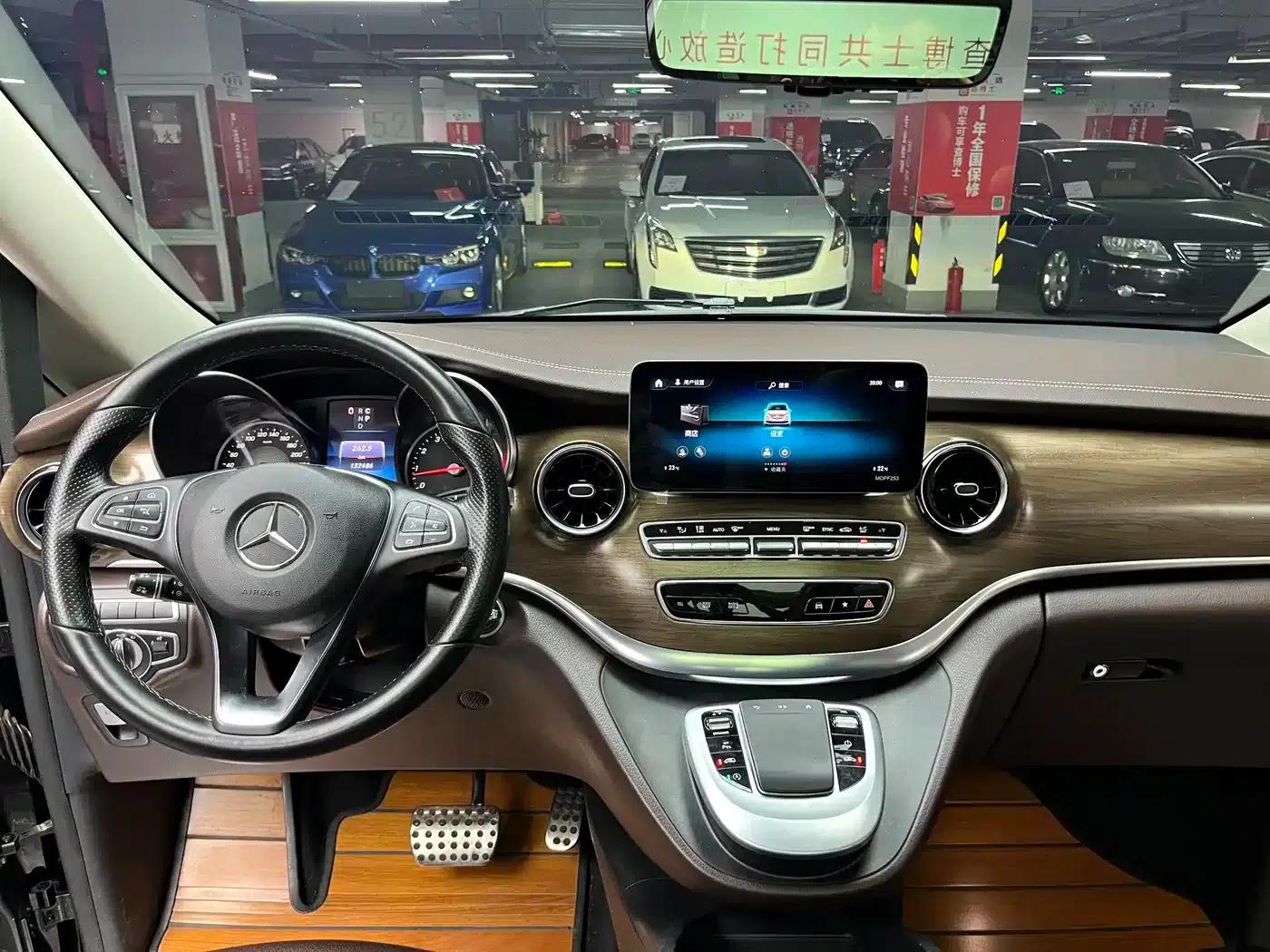 Mercedes-Benz V-Class 2021 V 260 L Long Wheelbase Luxury Edition — миниатюра 35