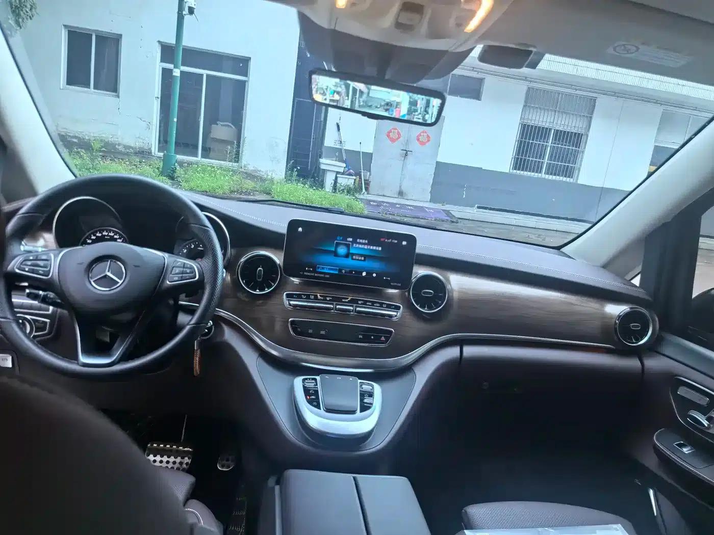 Mercedes-Benz V-Class 2022 V 260 L Long Wheelbase Luxury Edition — миниатюра 11