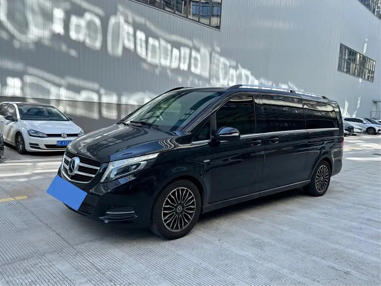 Mercedes-Benz V-Class 2018 V 260 L Premium Extended Edition (China V Emission Standard) — миниатюра 1