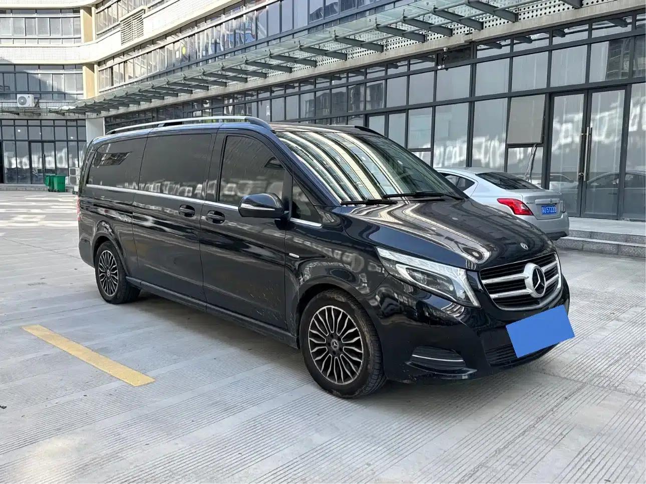 Mercedes-Benz V-Class 2018 V 260 L Premium Extended Edition (China V Emission Standard) — миниатюра 3
