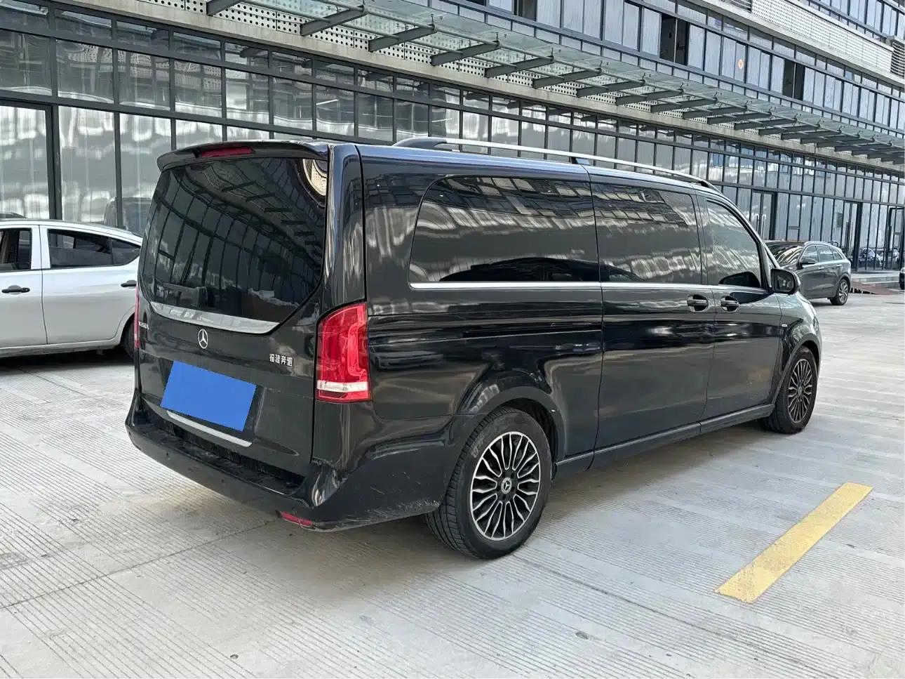 Mercedes-Benz V-Class 2018 V 260 L Premium Extended Edition (China V Emission Standard) — миниатюра 4