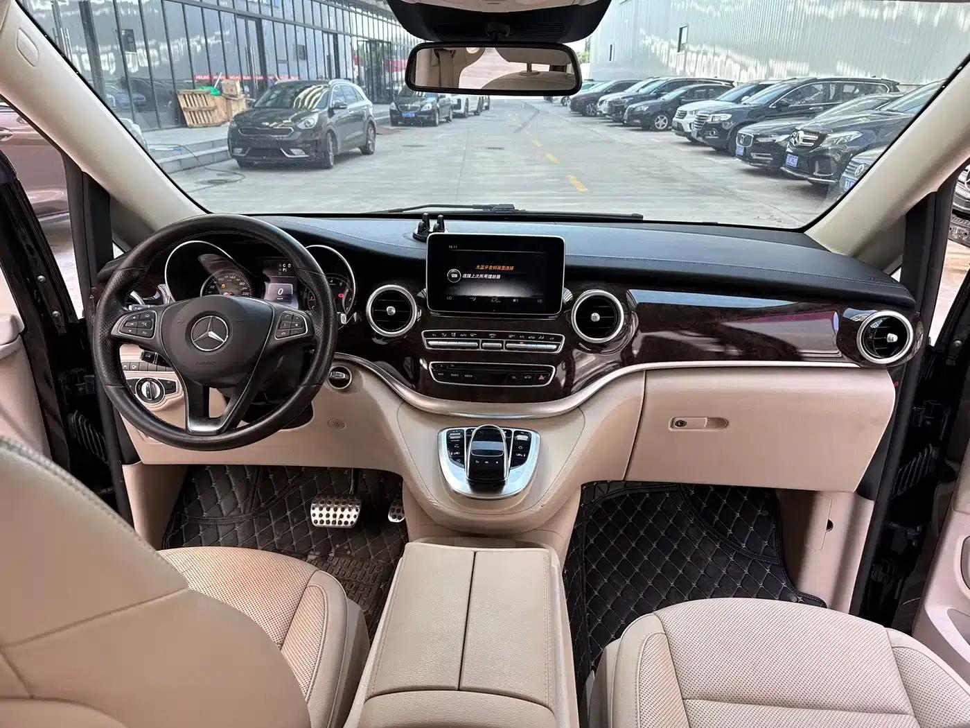 Mercedes-Benz V-Class 2018 V 260 L Premium Extended Edition (China V Emission Standard) — миниатюра 9