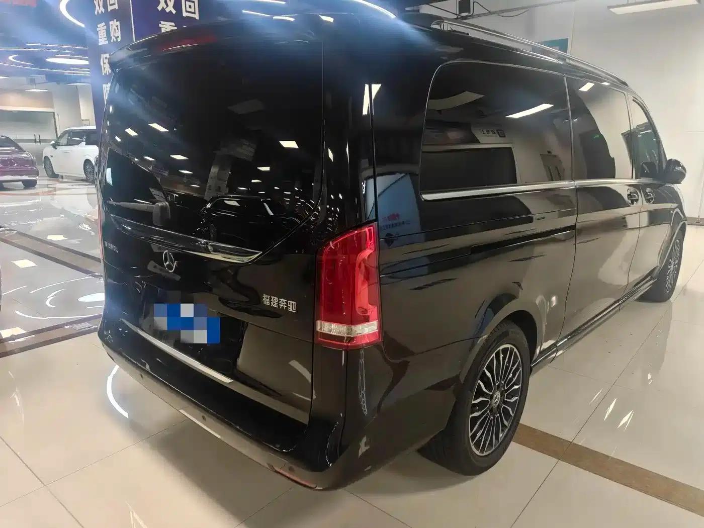 Mercedes-Benz V-Class 2018 V 260 L Premium Extended Edition (China VI Emission Standard) — миниатюра 4