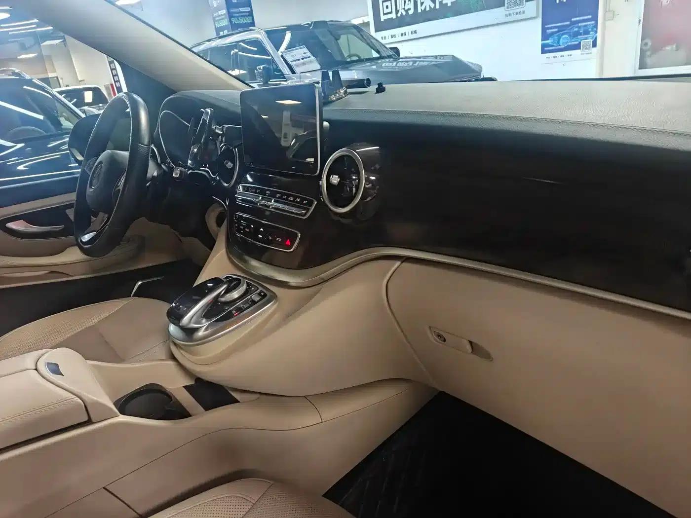 Mercedes-Benz V-Class 2018 V 260 L Premium Extended Edition (China VI Emission Standard) — миниатюра 10