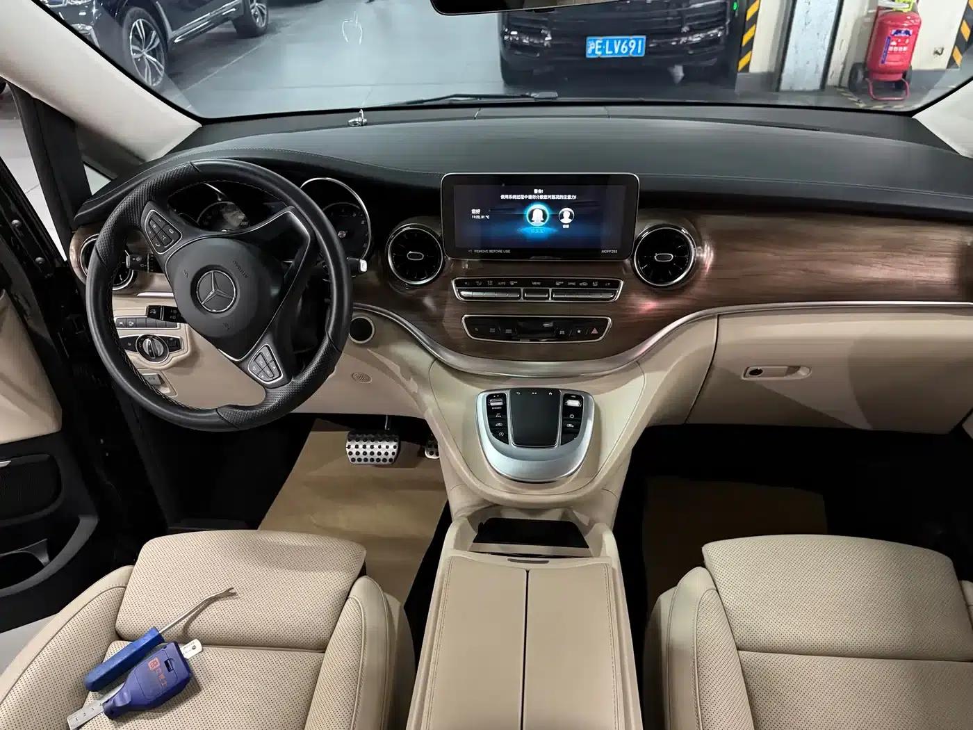 Mercedes-Benz V-Class 2022 V 260 L Long Wheelbase Luxury Edition — миниатюра 11