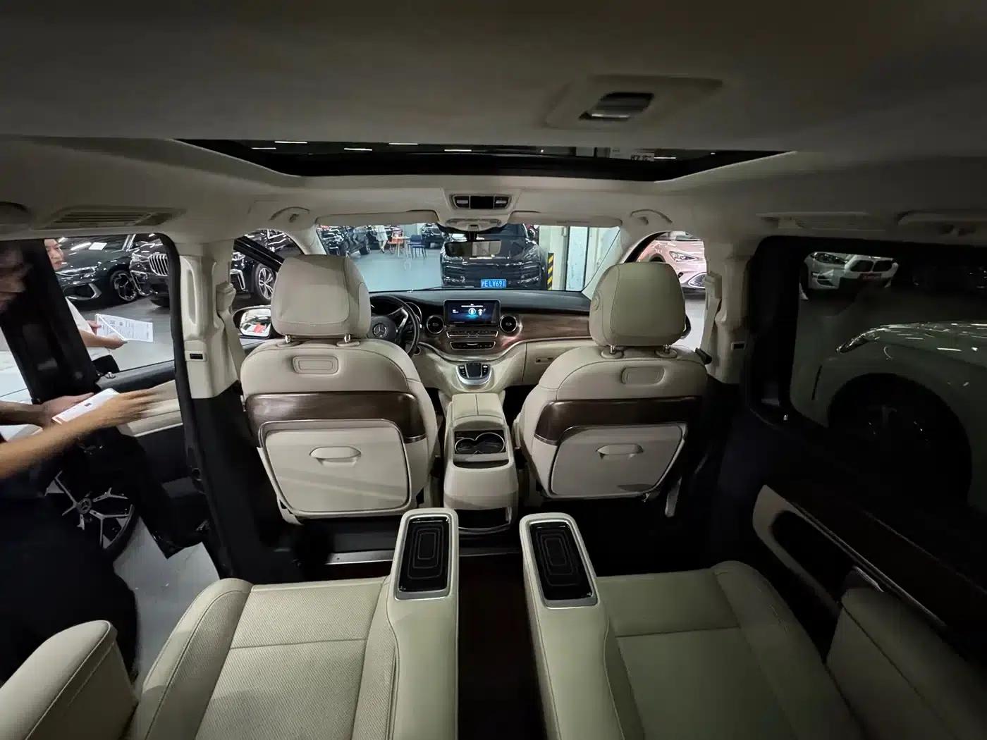 Mercedes-Benz V-Class 2022 V 260 L Long Wheelbase Luxury Edition — миниатюра 15