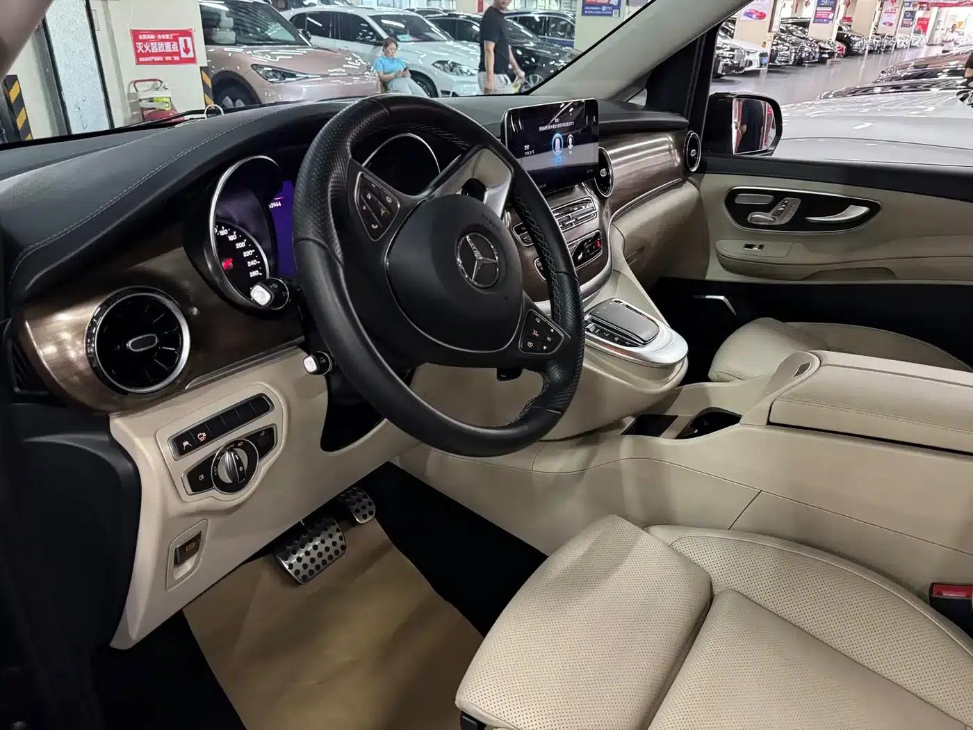 Mercedes-Benz V-Class 2022 V 260 L Long Wheelbase Luxury Edition — миниатюра 6