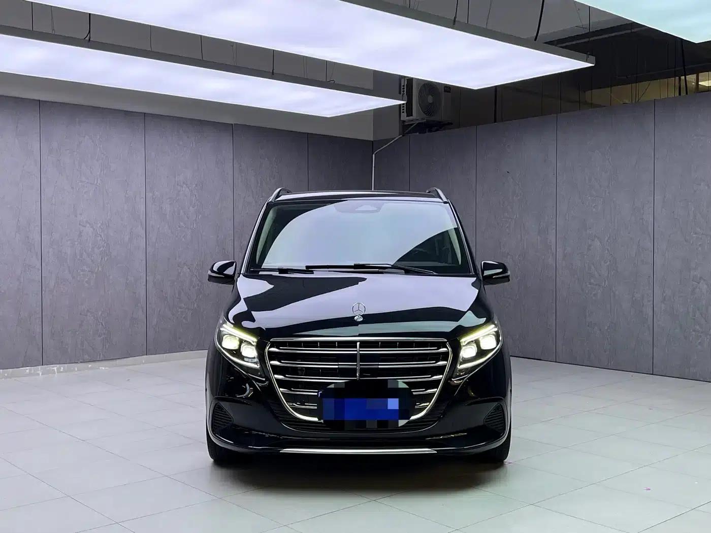 Mercedes-Benz V-Class 2024 V 300 L Long Wheelbase Luxury Edition — миниатюра 2