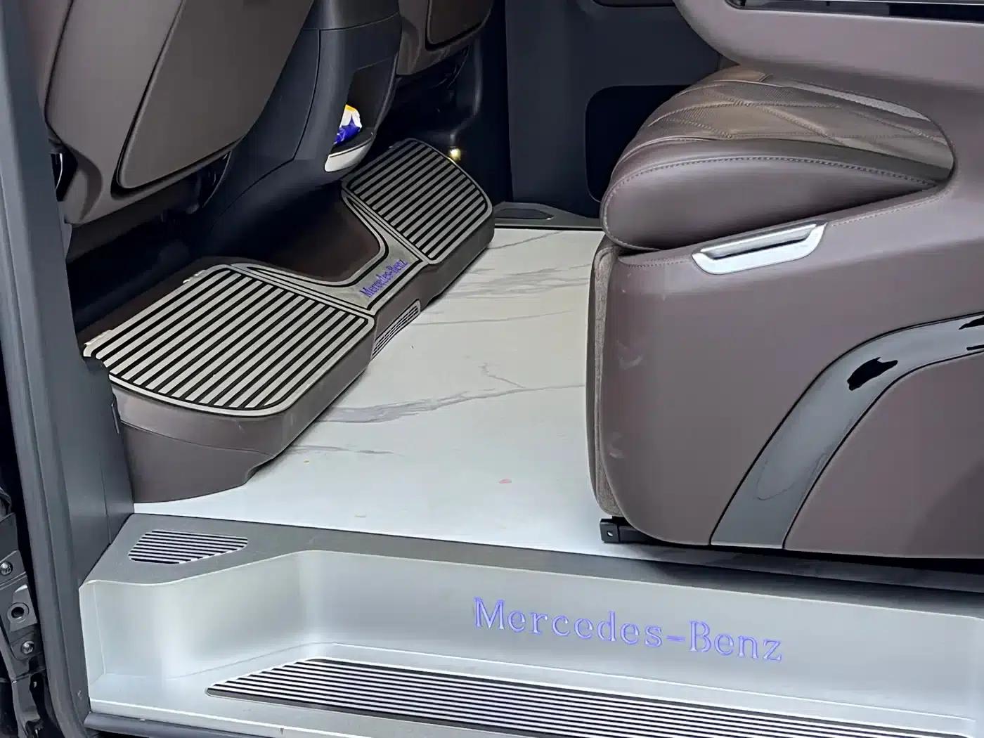 Mercedes-Benz V-Class 2024 V 300 L Long Wheelbase Luxury Edition — миниатюра 18