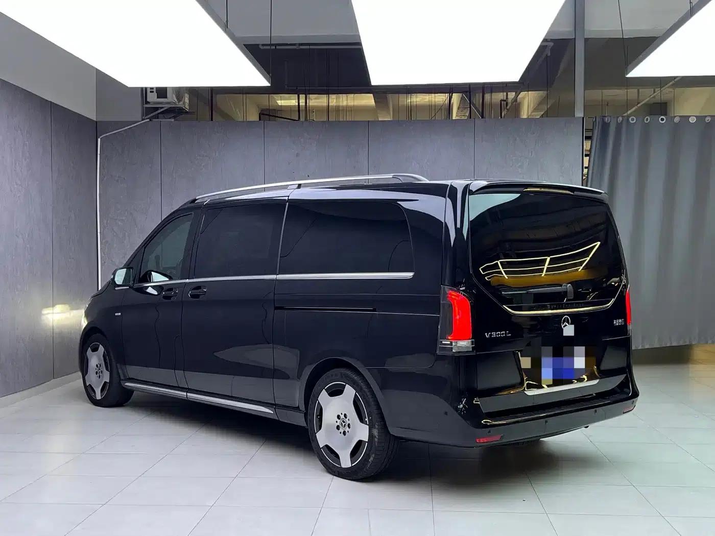 Mercedes-Benz V-Class 2024 V 300 L Long Wheelbase Luxury Edition — миниатюра 6