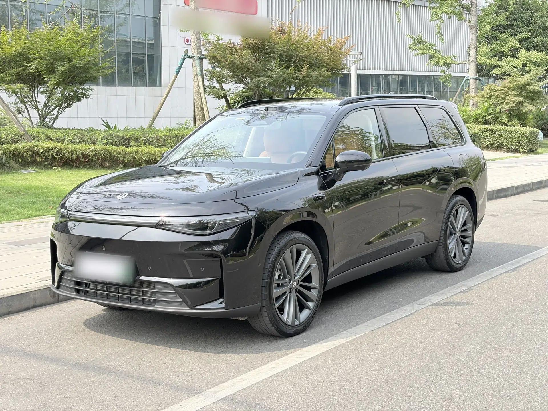 Leapmotor C16 2026 Extended-Range 280 LiDAR Zhizun Edition 6 Seats — миниатюра 1