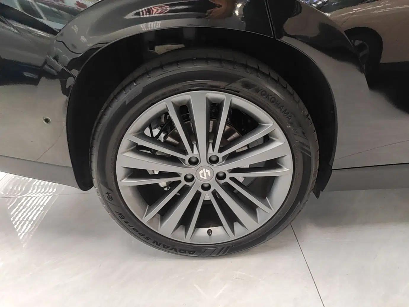 Leapmotor C16 2026 Extended-Range 280 LiDAR Zhizun Edition 6 Seats — миниатюра 16