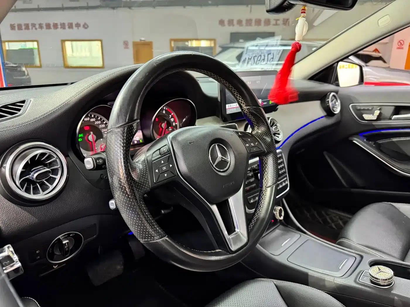 2015 Mercedes-Benz GLA 220 4MATIC Luxury — миниатюра 8
