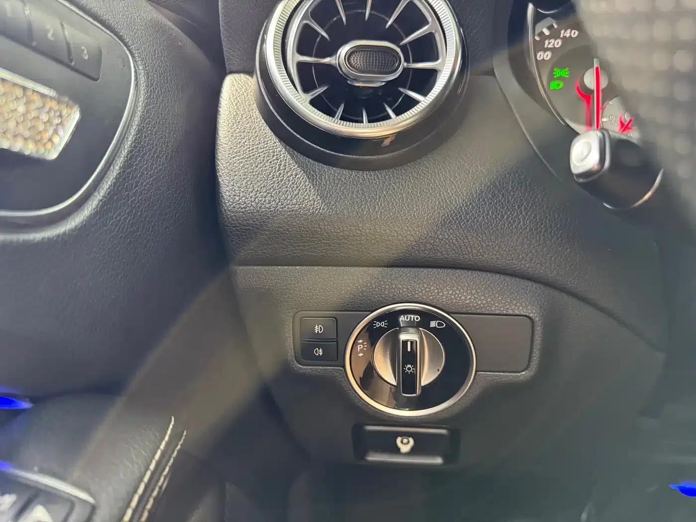 2015 Mercedes-Benz GLA 220 4MATIC Luxury — миниатюра 10