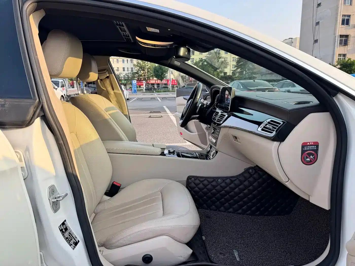 Mercedes-Benz CLS 2017 CLS 260 Colorful Edition — миниатюра 7
