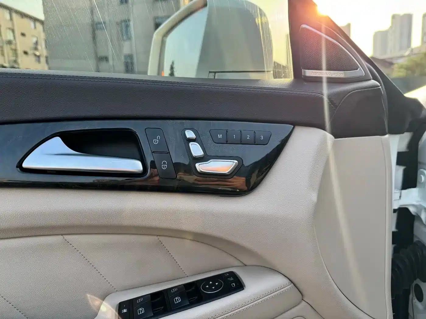 Mercedes-Benz CLS 2017 CLS 260 Colorful Edition — миниатюра 9