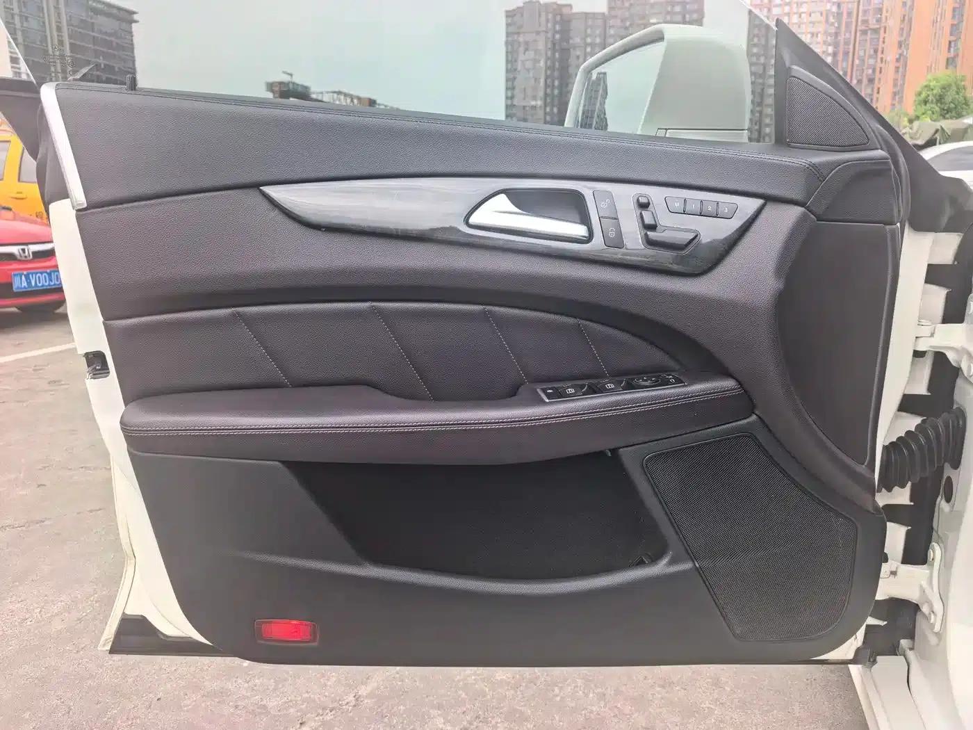 2012 Mercedes-Benz CLS 300 CGI — миниатюра 11