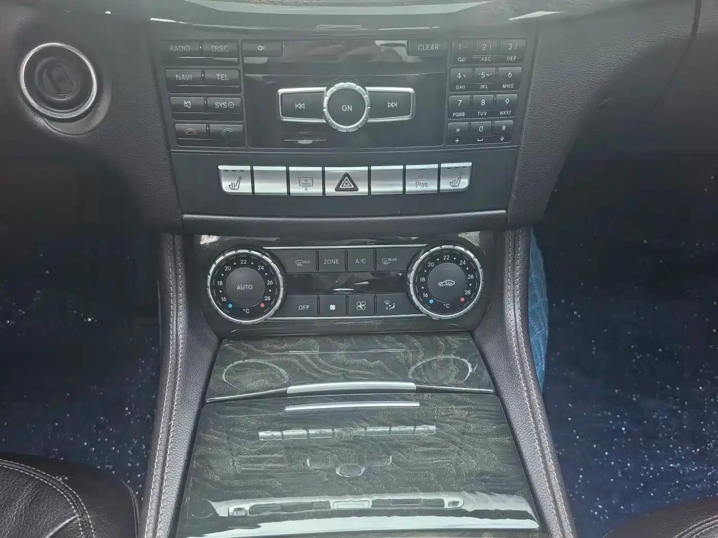 2012 Mercedes-Benz CLS 300 CGI — миниатюра 16
