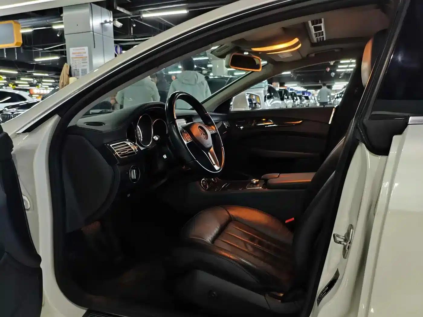 2012 Mercedes-Benz CLS 300 CGI — миниатюра 9