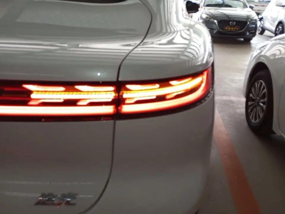 VOYAH PASSION 2024 PHEV Four-Wheel Drive Ultra-Long Range Flagship Model — миниатюра 9