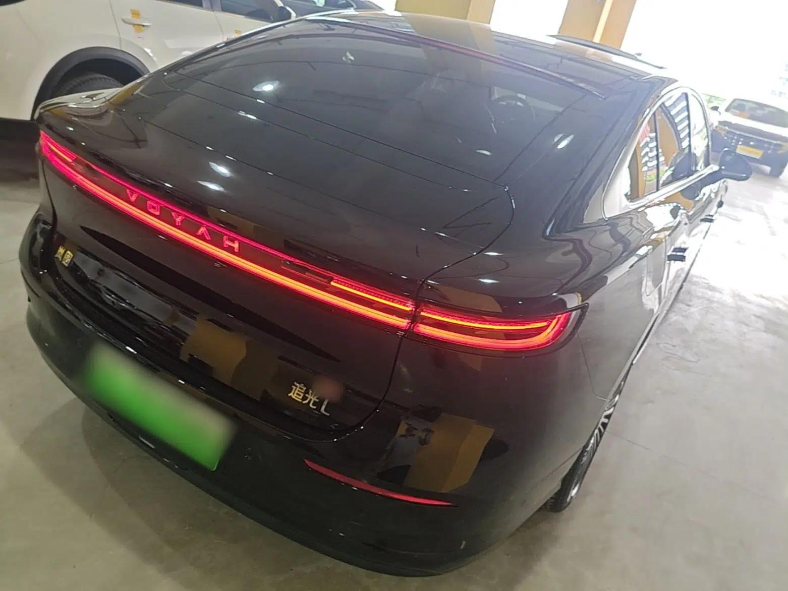 VOYAH Lantu Chiguang L 2026 Four-Wheel-Drive Ultra — миниатюра 6