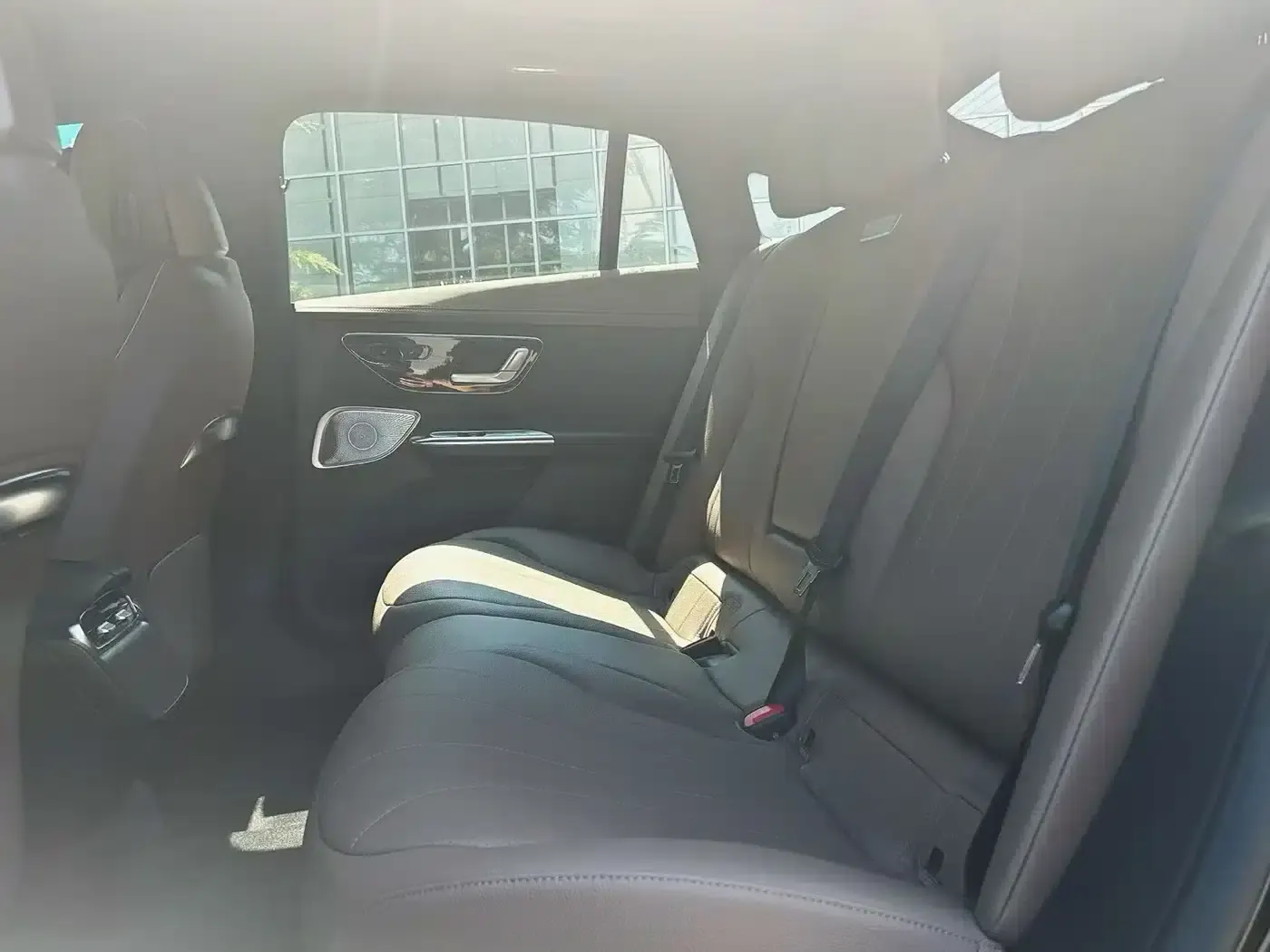 Mercedes-Benz EQE 2025 500 4MATIC Luxury Edition — миниатюра 4