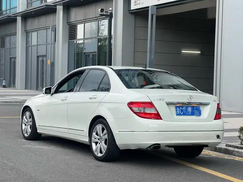 Mercedes-Benz C-Class 2011 C 200 CGI Fashion Model — миниатюра 5
